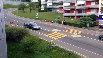 İsviçre'de yaya geçidini çocuklara öğretmek