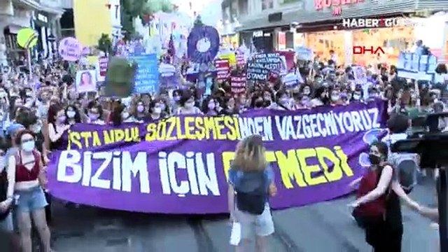 İstiklal Caddesi'nde İstanbul Sözleşmesi'nden çıkılması protesto edildi