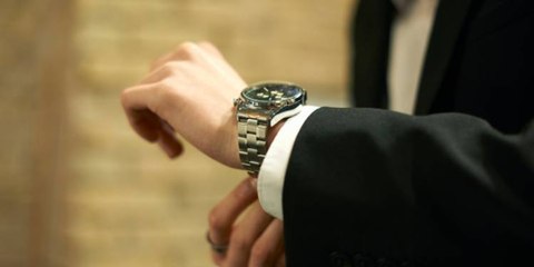 Cette arnaque à la pièce de 2 euros peut vous coûter votre montre