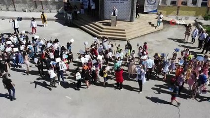 Nevşehir'de öğrenciler karne sevincini yaşadı