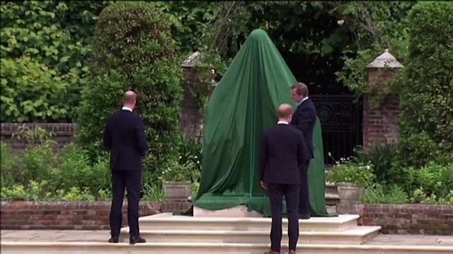 Princess Diana statue is unveiled by William and Harry in Kensington Palace