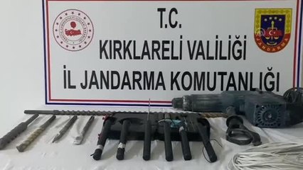 KIRKLARELİ - Jandarmadan kaçmaya çalışan araçta dinamit ele geçirildi