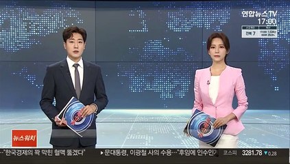 문대통령, 이광철 사의 수용…"인수인계 후 퇴직"