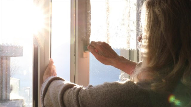 Here Is the Best Way To Keep Cool While You Sleep Without a Fan or Air Conditioning (1)