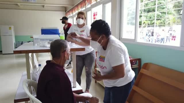 Venezuela comienza a vacunar con la cubana Abdala