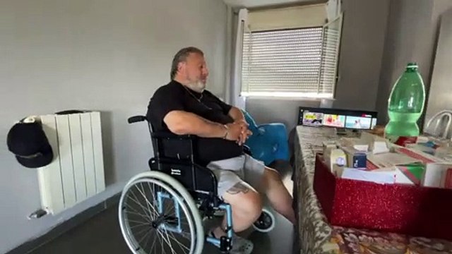 Picchiato in sedia a rotelle, le guardie erano diavoli mi hanno rotto tutti i denti