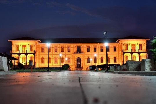 Çorum Müzesi tarihi eserlerinin yanı sıra dış ışıklandırması ve binasıyla da ilgi çekiyor