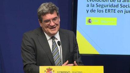 Escrivá dice que "ayer no tuvo el mejor día" para explicar reforma de pensiones