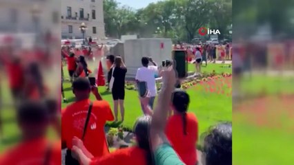 - Kanada’da Kraliçe Victoria ve II. Elizabeth'in heykeli yıkıldı- Kayıt dışı mezarların sayısı arttı, Katolik kiliseleri ateşe verildi