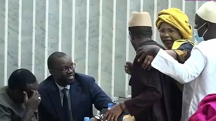 Pourquoi Abdou Mbow a déplacé la bouteille en  eau d' Ousmane Sonko