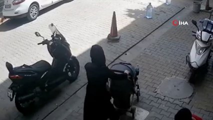 - Dalgın anne, yere düşürdüğü bebeğinin üstüne bastı