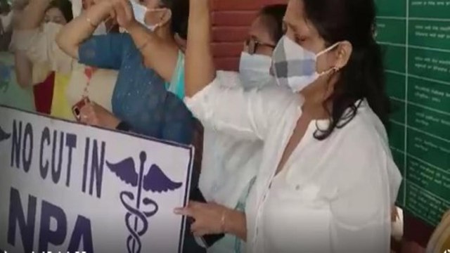 Doctors protest against salary deduction on Doctor's Day