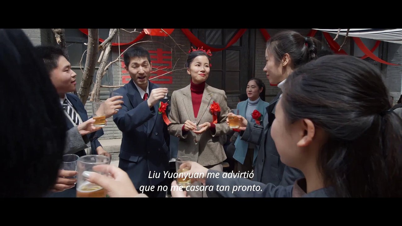 Un perro ladrando a la luna - Tráiler VOSE