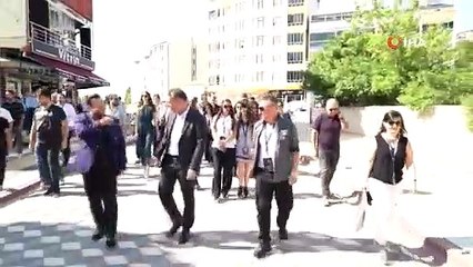 2 bin yıllık Roma Hamamında ünlü mankenler defile düzenledi