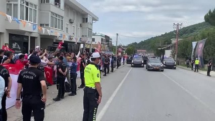 Cumhurbaşkanı Erdoğan, vatandaşları selamladı