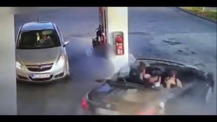 Se garer à la station service d'une façon risquée