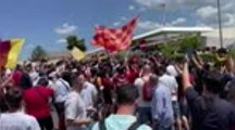 Roma fans welcome Mourinho