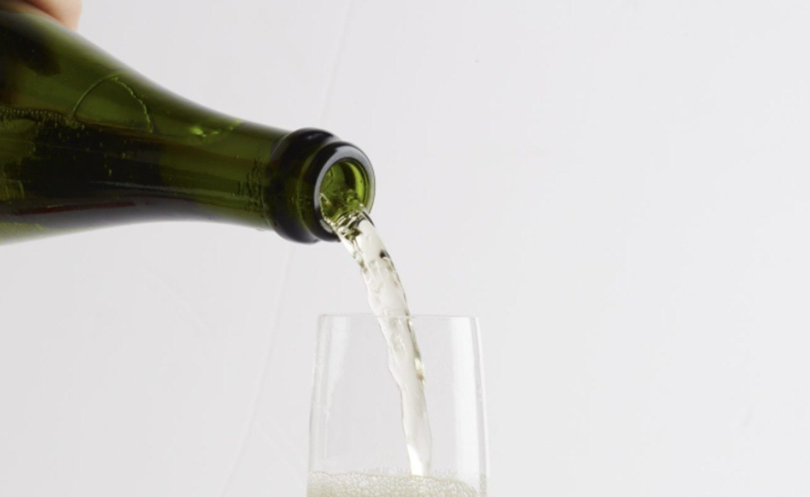 Chill Wine in a Flash With This Super-Quick Res...
