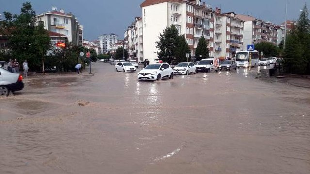 EDİRNE'DE DOLU VE SAĞANAK; YOLLAR SUYLA KAPLANDI