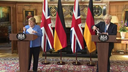 Rainha Elizabeth II recebe Angela Merkel