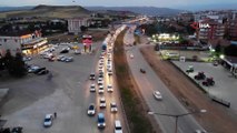 Yaz tatilinin başlamasıyla yollara akın ettiler: 43 ilin geçiş güzergâhında trafik yoğunluğu arttı