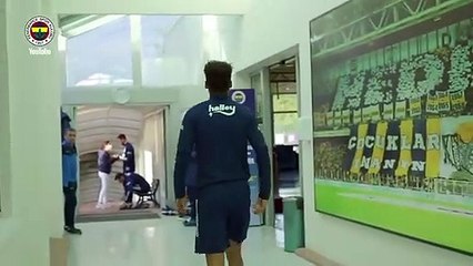 Antrenman Öncesi Altay Bayındır'ın Doğum Günü