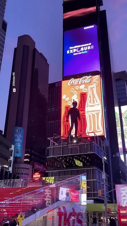 ¿Un hombre volador?  Estas cosas solo suceden en NYC.