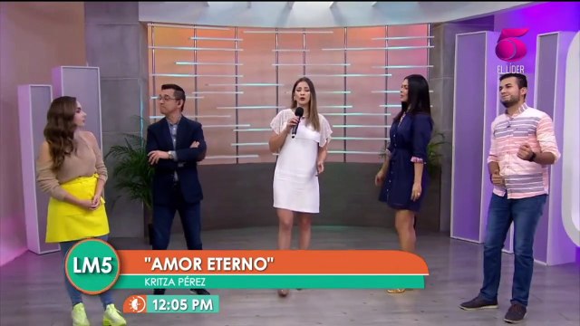 Kritza Pérez demuestra su talento como cantante y dedica emotiva canción a su papá