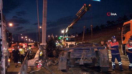 TEM Otoyolunda tır yön levhasına çarptı: 1 ölü