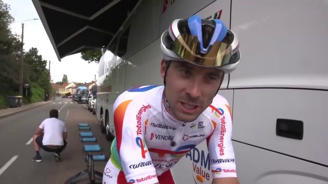 Tour de France 2021 - En immersion avec le Team Total Energies de Pierre Latour lors de la 7e étape Vierzon-Le Creusot !