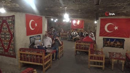 45 dereceyi gören Gaziantep'te battaniye ve sobayla ısınıyorlar