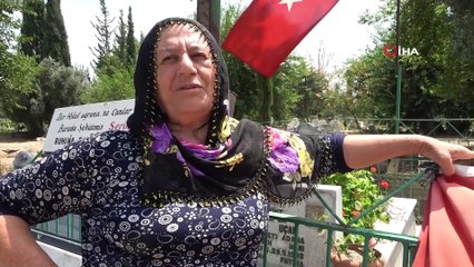 Köyün gençleri şehidin anısına en yüksek tepeye al bayrak dikti