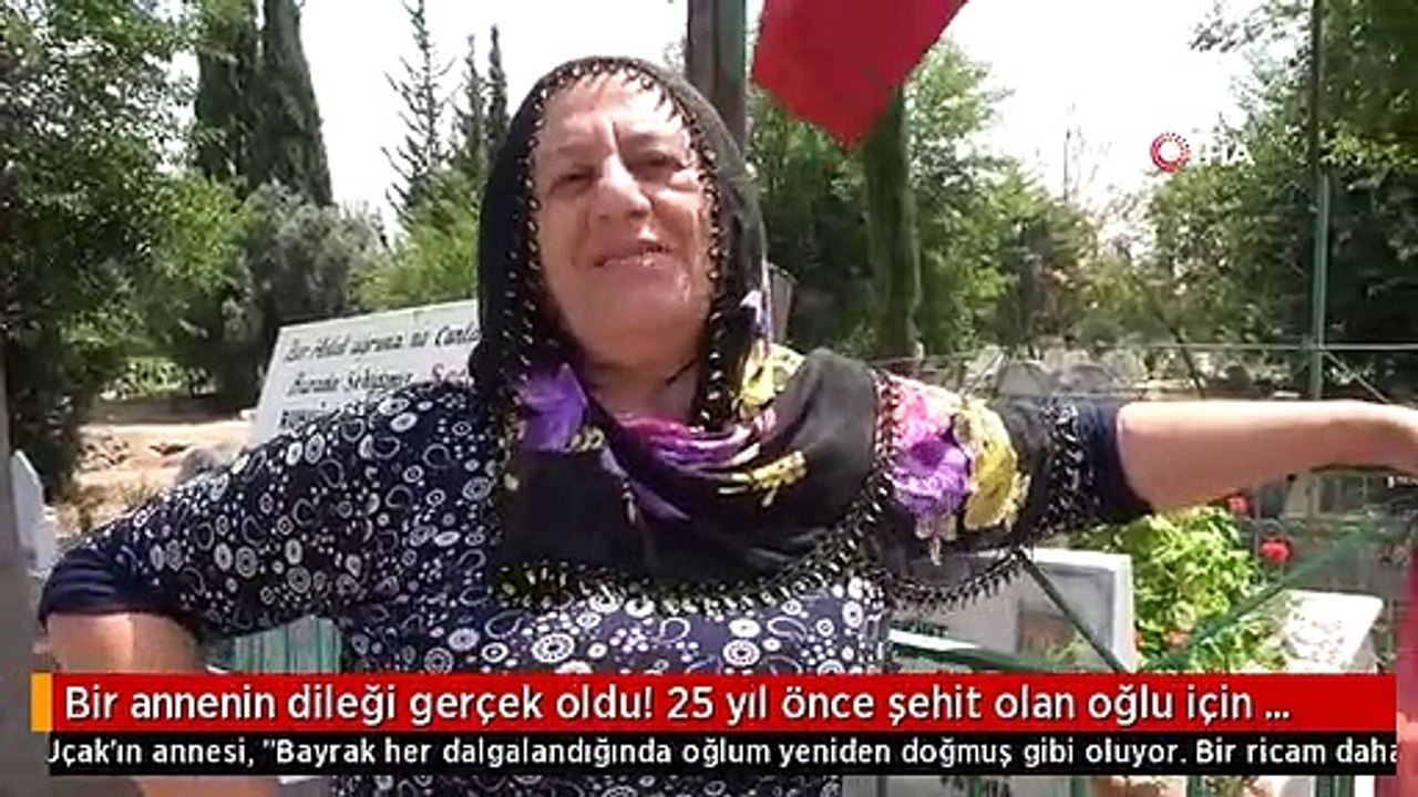 Köyün gençleri şehidin anısına en yüksek tepeye al bayrak dikti