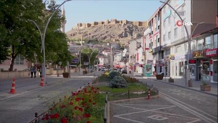 Bayburt'ta öğretmenler çocuklar için türkü söyledi