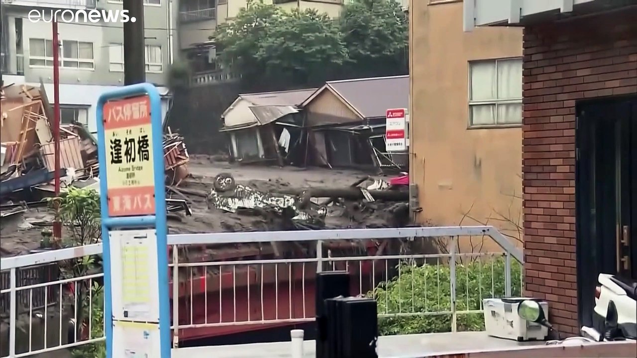 20 شخصا في عداد المفقودين في انزلاق تربة جراء أ...