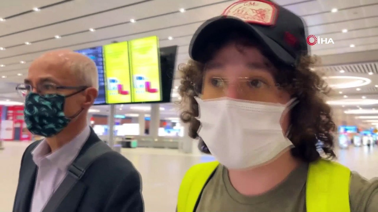 - Meksikalı fenomen, Avrupa Sinovac aşısını kabul etmeyince İstanbul'da kaldı- Sinovac aşısı olan babası uçağa alınmayınca İstanbul'un tadını çıkardılar