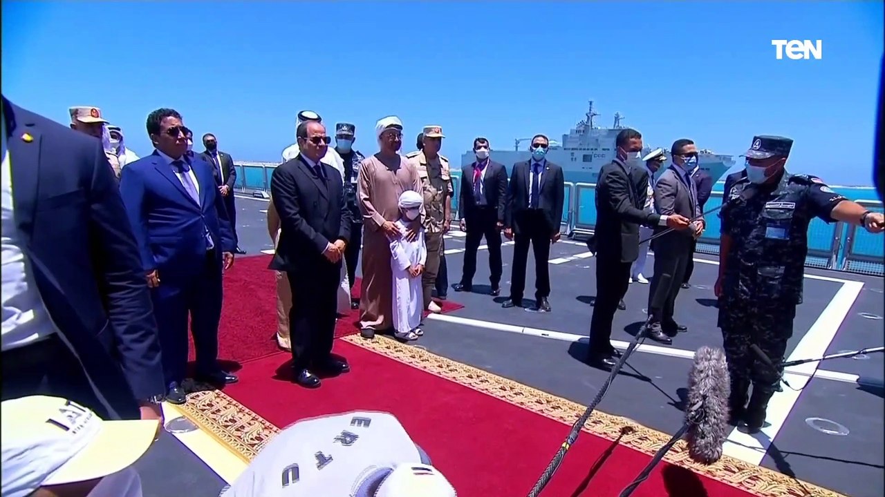 السيسي يستمع لشرح مفصل عن قوة الفرقاطة "سجم الج...