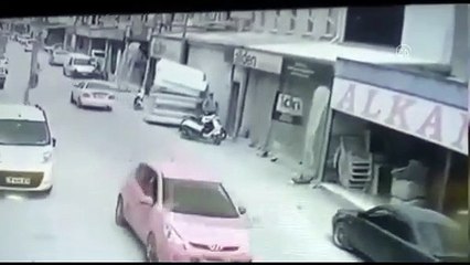 Bursa'da motosiklet hırsızlığı güvenlik kamerasına yansıdı