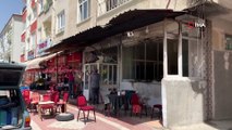 Sungurlu’da bir kahvehane kundaklandı... Kar maskeli zanlının kaçtığı anlar kamerada