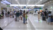 제주공항 강풍 특보로 항공편 지연 운항 / YTN