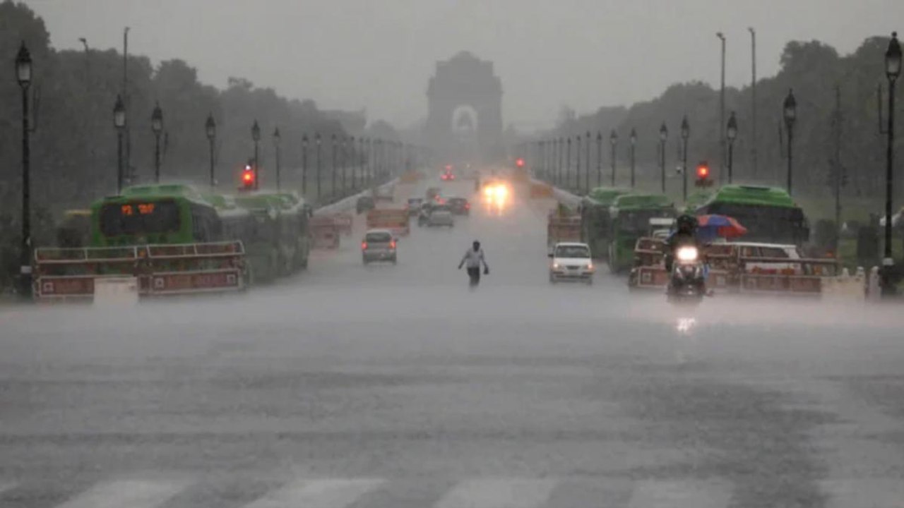 Rainfall in Delhi brings relief from scorching heat wave