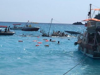 Fethiye'de tur teknesi battı; 3 kişi boğulma tehlikesi geçirdi
