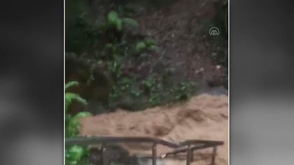 Sağanak su baskınlarına neden oldu