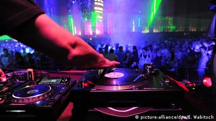Pumping in the COVID pandemic: Dutch nightclubs reopen