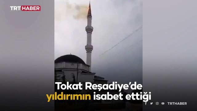 Yıldırım düşen caminin minaresi yandı