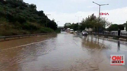 Bursa'da sağanak sonrası yolda çökme