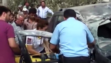 Otomobil kamyonete çarptı: 1 ölü, 3 yaralı