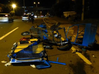 Otomobil ile çarpışan kasalı motosiklet sürücüsü ağır yaralandı