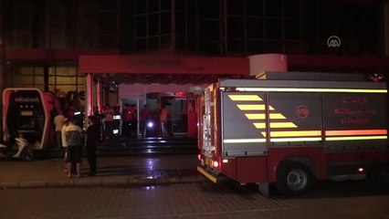 Seyhan'da çıkan yangında iş yeri kullanılamaz hale geldi