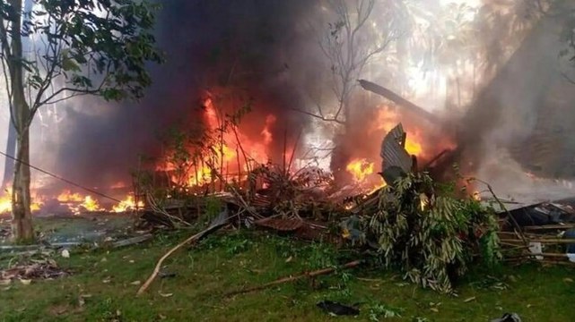 Military plane carrying 92 people crashes in Philippines